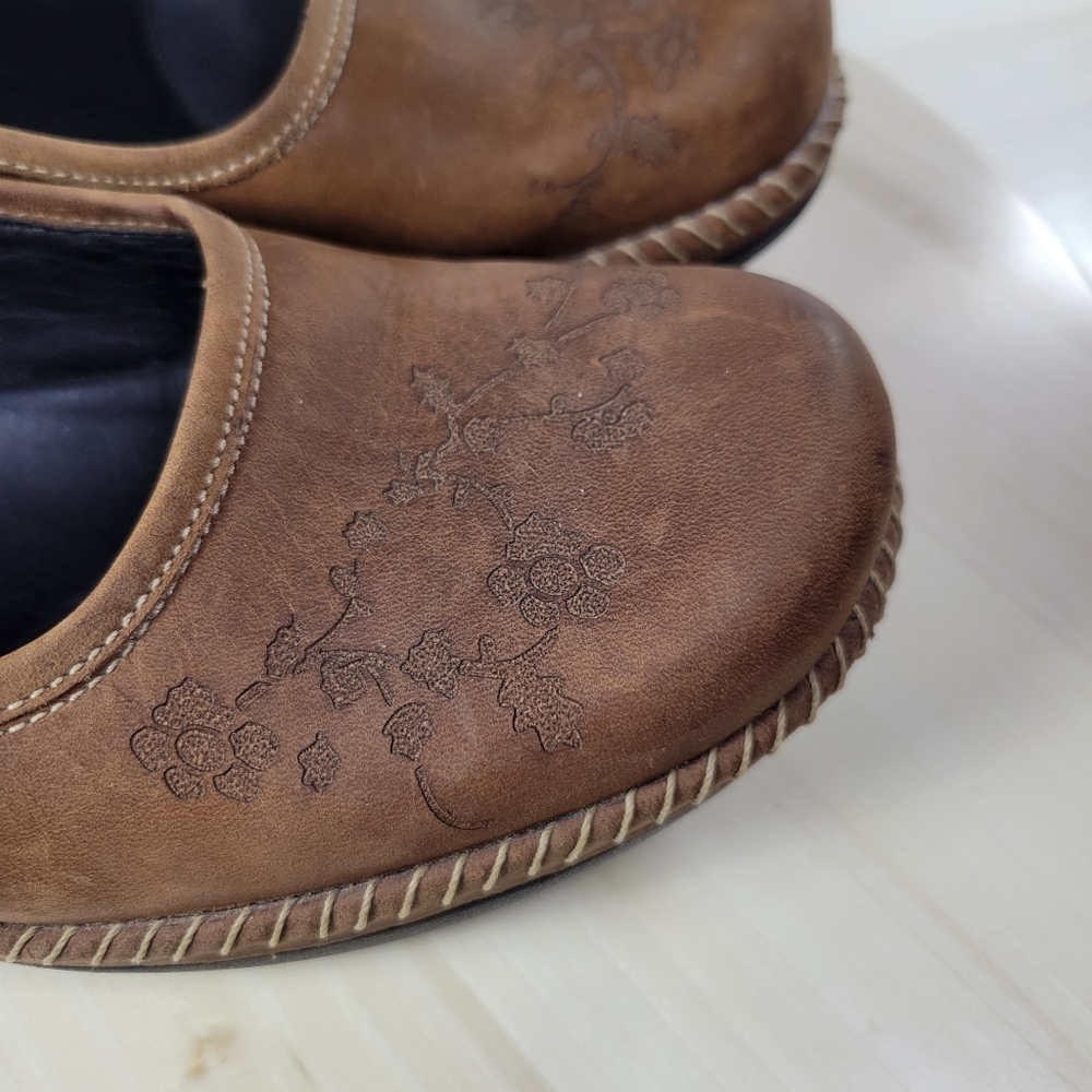 ECCO Sussex Brown Leather Floral Tooled Mary Jane Clogs Women’s size EU 39 - Picture 10 of 16